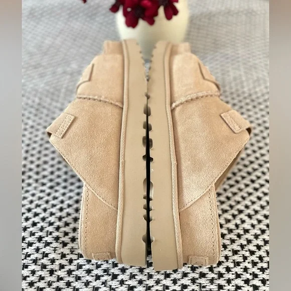 New Ugg Sand Suede GOLDENSTAR HI PLATFORM SLIDE SANDALS - Picture 7 of 11